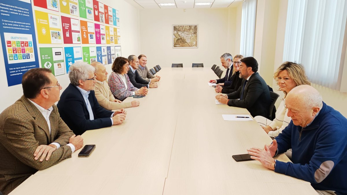Luis Barcala con los presidentes de las Entidades de Gestión y Modernización (EGM) de las Áreas Industriales.