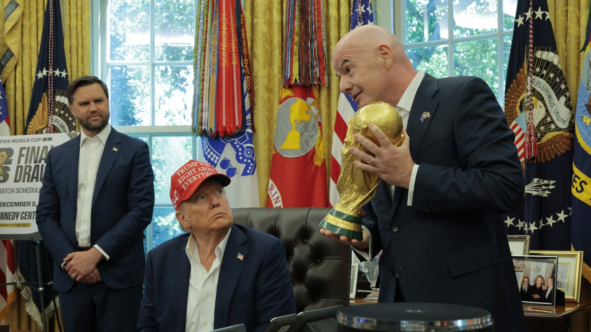 Donald Trump, presidente de Estados Unidos, y Gianni Infantino, presidente de la FIFA