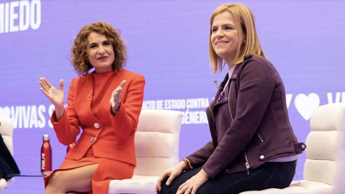 María Jesús Montero y Pilar Bernabé en un acto feminista del PSOE