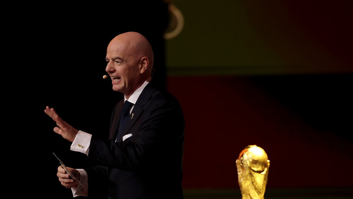 Gianni Infantino durante la ceremonia