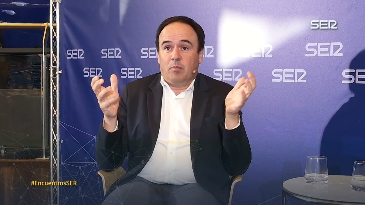 El presidente Juanfran Pérez Llorca en su primera entrevista en la Cadena Ser