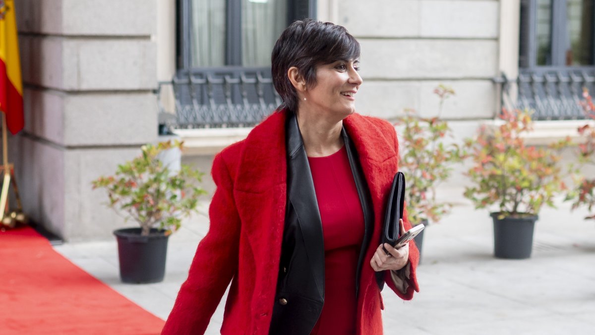 La ministra de Vivienda, Isabel Rodríguez, tras el acto institucional por el Día de la Constitución, en el Congreso de los Diputados.
Alberto Ortega / Europa Press
06/12/2025