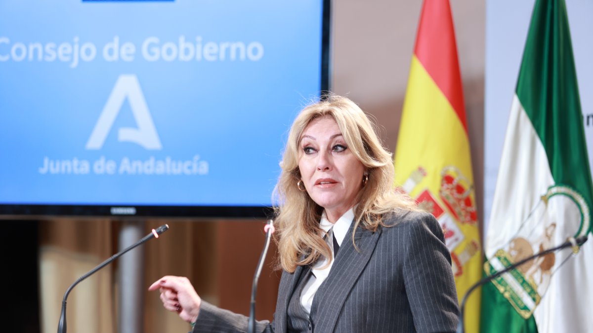 La consejera de Economía, Hacienda, Fondos Europeos y Diálogo Social de la Junta de Andalucía, y portavoz del Gobierno, Carolina España.