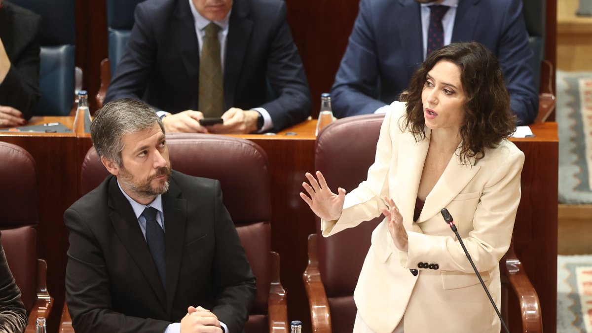 La presidenta de la Comunidad de Madrid, Isabel Díaz Ayuso, interviene durante una sesión de control en la Asamblea