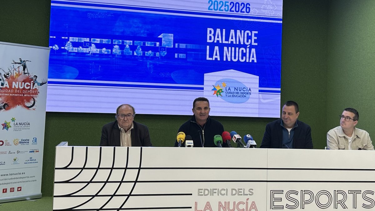 El alcalde, Bernabé Cano, en el momento de la presentación del balance y los proyectos.