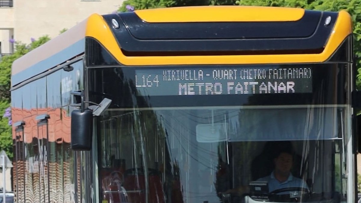 Bus lanzadera que une Xirivella con la estación de metro Faitanar.