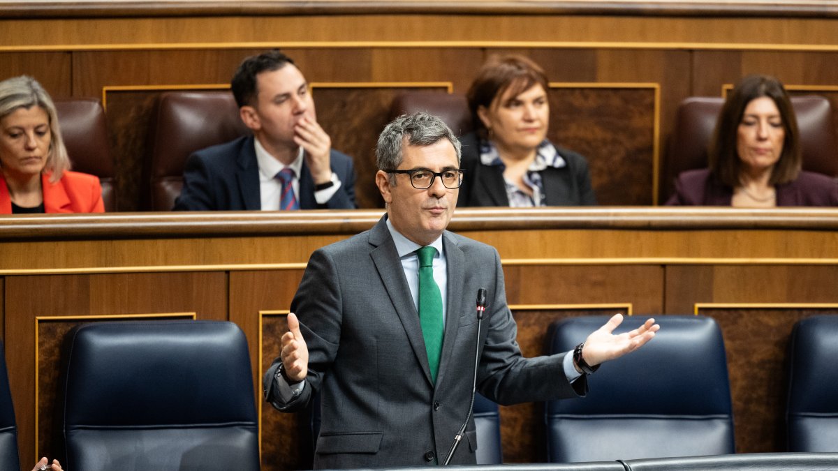El ministro de la Presidencia, Justicia y Relaciones con als Cortes, Félix Bolaños, interviene durante una sesión de control al Gobierno, en el Congreso de los Diputados 10/12/2025