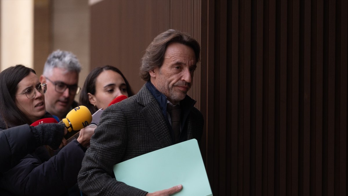 El jefe de gabinete del expresident de la Generalitat, José Manuel Cuenca, a su llegada a los juzgados de Catarroja, a 12 de diciembre de 2025, en Catarroja
12/12/2025