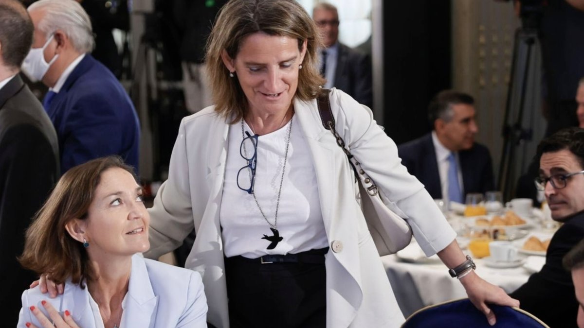 Reyes Maroto y Teresa Ribera