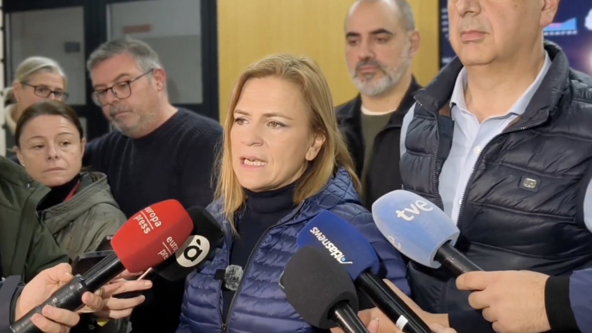 Pilar Bernabé en la reunión de coordinación por la alerta roja por lluvias