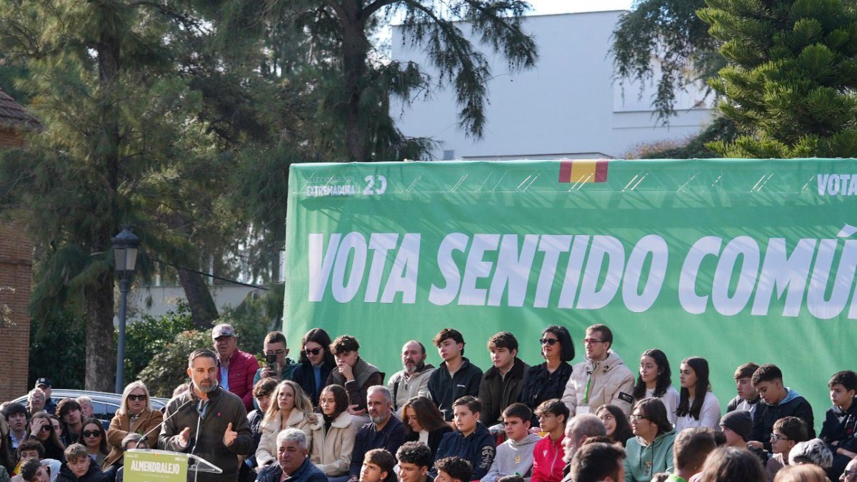 El presidente de Vox, Santiago Abascal en un mitin de campaña en Extremadura