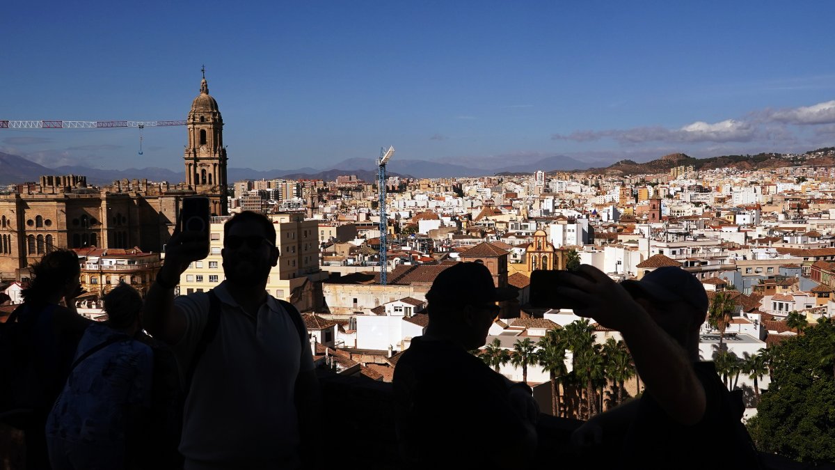 Turistas en el centro de Málaga, Andalucía.