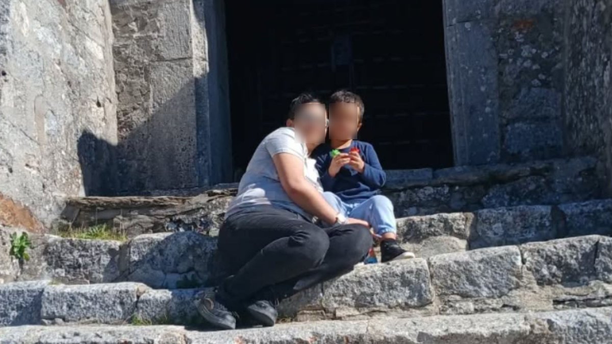 El pequeño Lucca junto a su madre en una foto compartida por esta en redes sociales