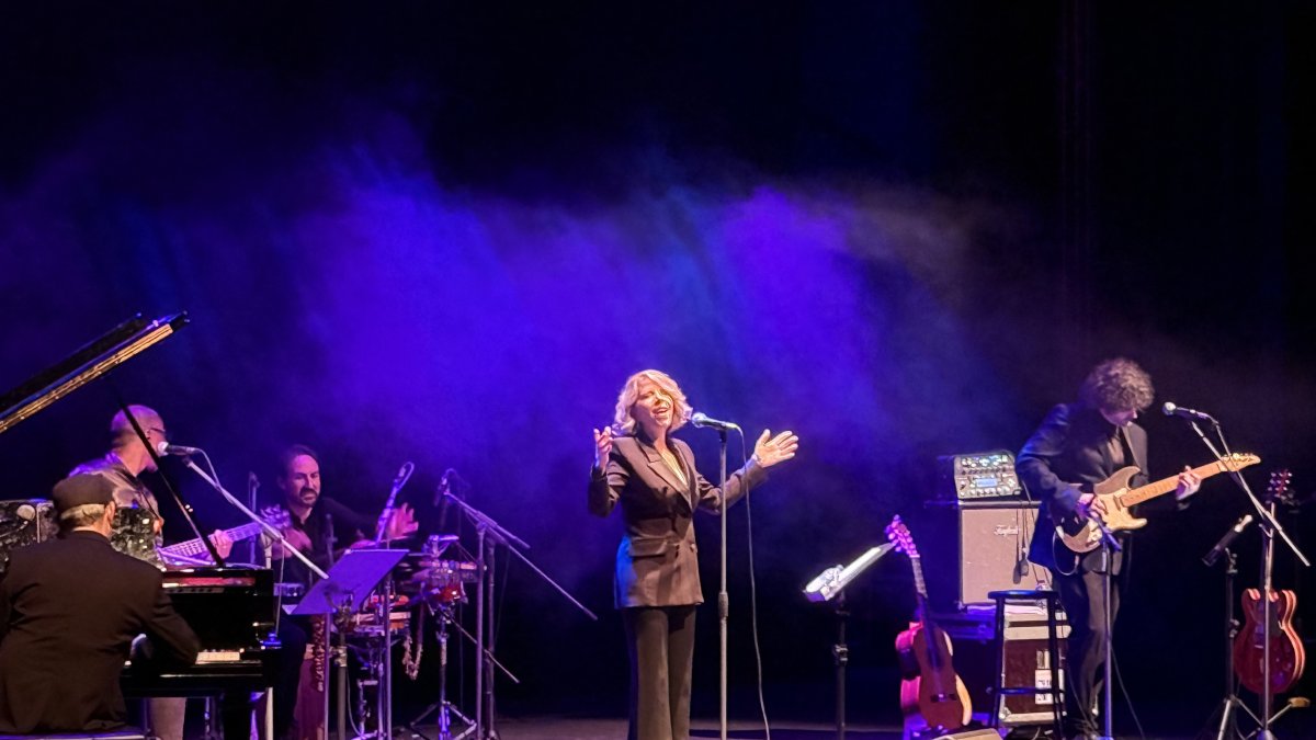 Sole Giménez, durante su concierto en L'Auditori de La Nucía.