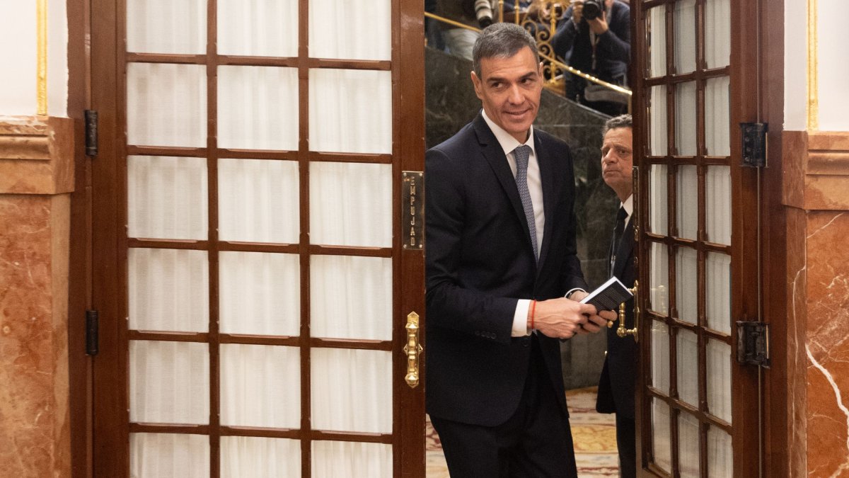 El presidente del Gobierno, Pedro Sánchez, a su salida de una sesión de control al Gobierno en el Congreso.