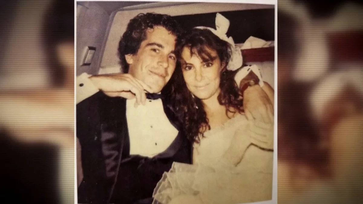 Epstein junto a Ana Obregón en 1982.