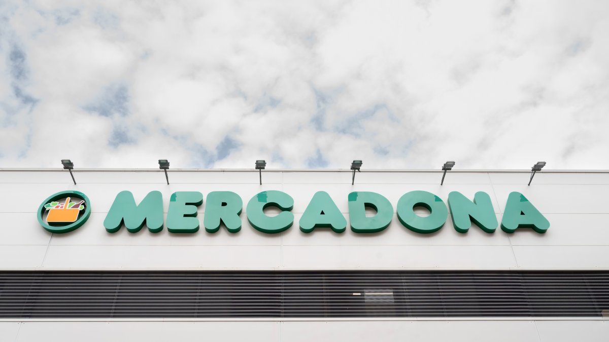 La cadena Mercadona mantiene su liderazgo en la campaña navideña con productos virales como las almendras rellenas de turrón.