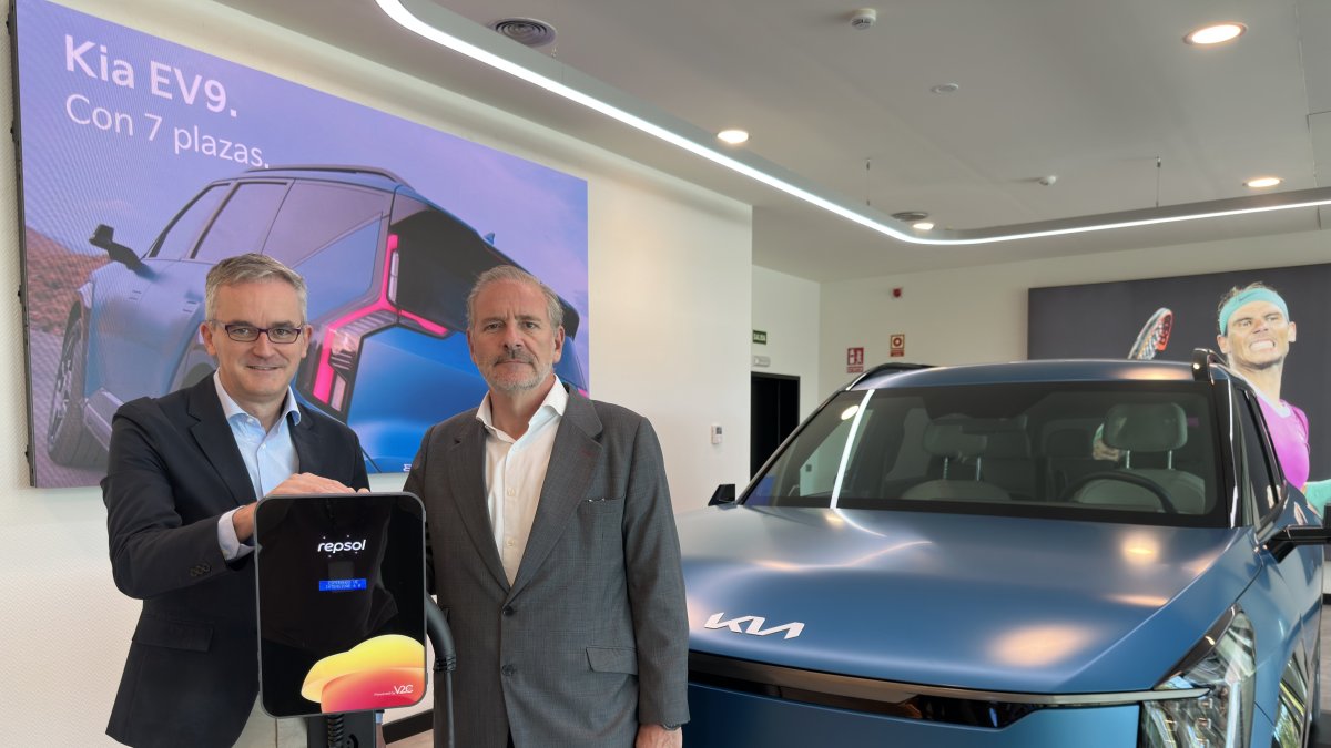 Kia ofrecerá a sus clientes en España la solución integral de recarga de Repsol para sus domicilios.