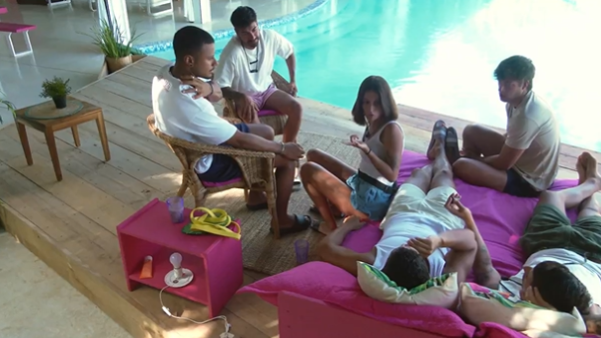 Sandra y los solteros de Villa Playa en La Isla de las Tentaciones 9