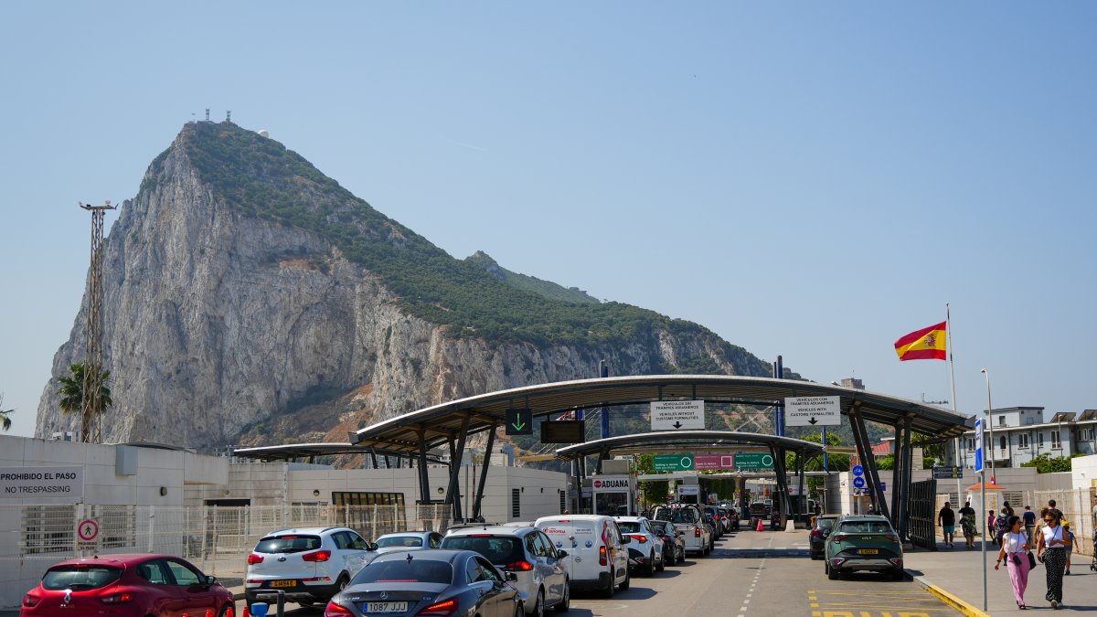 Imágenes de la frontera entre España y el Peñón de Gibraltar.