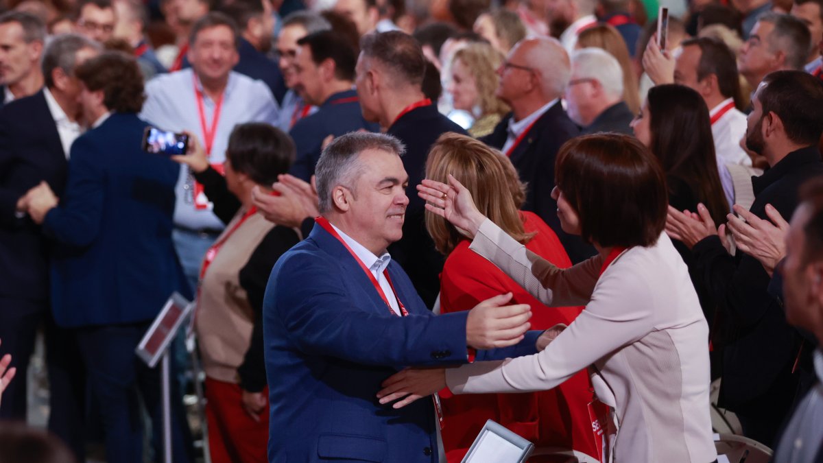El exsecretario de Organización del PSOE, Santos Cerdán, y la Ministra de Universidades y secretaria general del PSPV-PSOE, Diana Morant, durante la inauguración del 41º Congreso Federal del PSOE