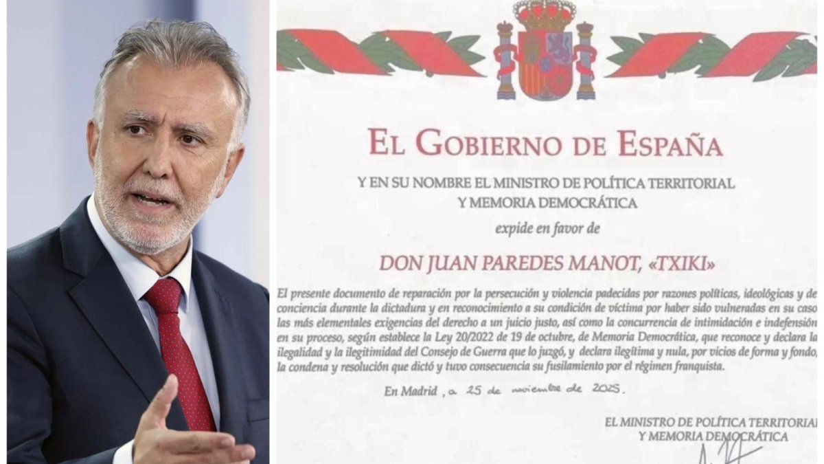 Ángel Víctor Torres y el diploma entregado al miembro de ETA Juan Paredes Manot 'Txiki'