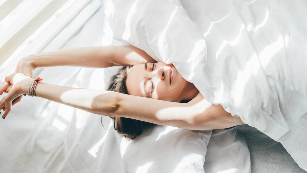 La calidad del descanso y el entorno en que dormimos influyen directamente en la salud y apariencia de la piel, según evidencia científica.