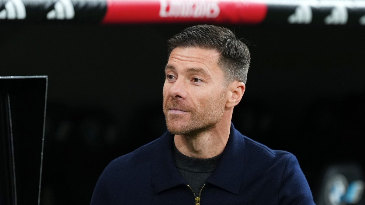 Xabi Alonso durante un partido con el Real Madrid en el Santiago Bernabéu.