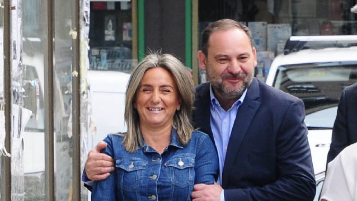 La ministra de Educación, Milagros Tolón, y José Luis Ábalos. Foto de