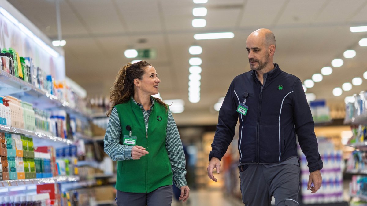 Trabajadores de Mercadona a tope en estos días de fiestas.