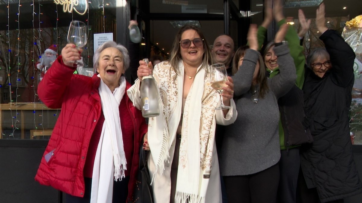 Agraciadas con el tercer premio de la Lotería de Navidad en A Coruña.
EUROPA PRESS
22/12/2025