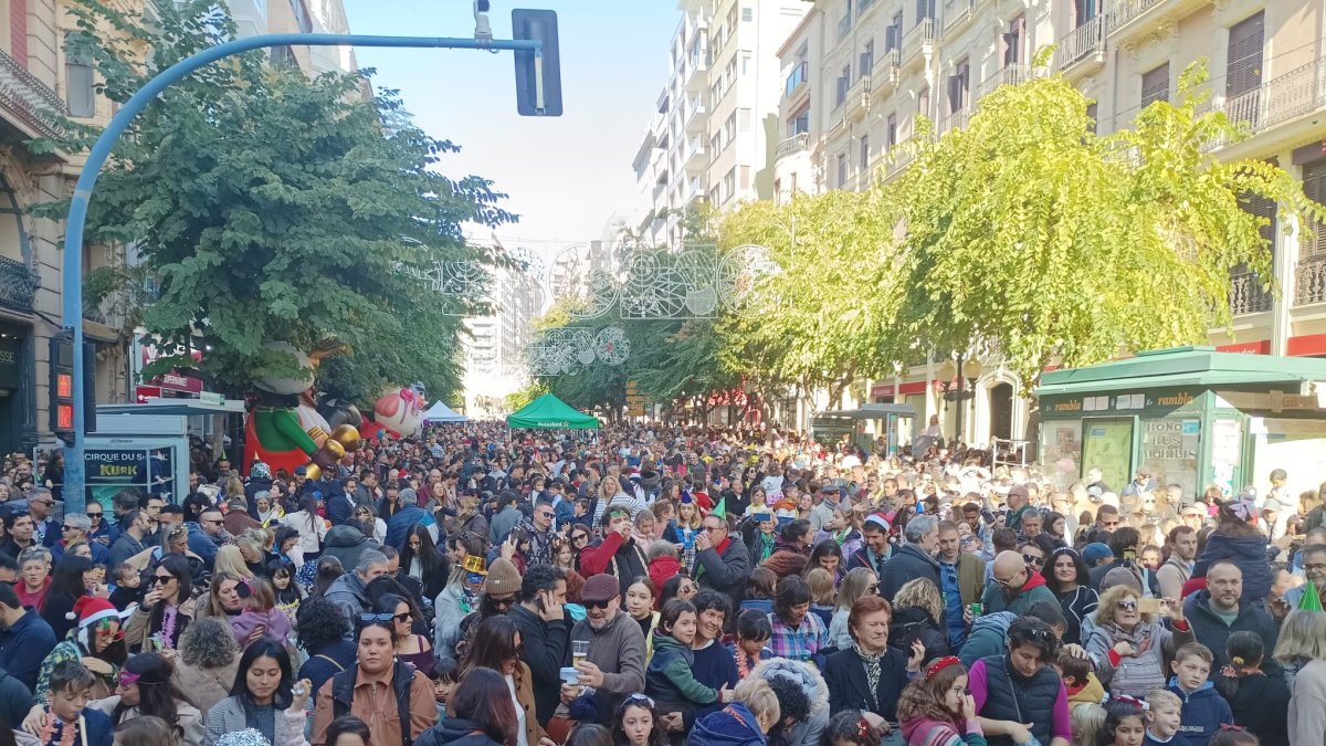Multitud de personas presenciaron los eventos de la Nochevieja Infantil.