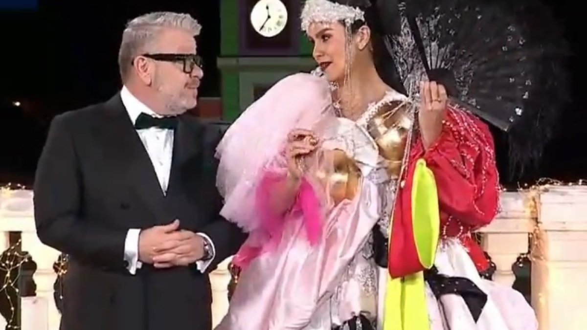 El vestido de la Pedroche revoluciona las Campanadas en un homenaje que desata los memes