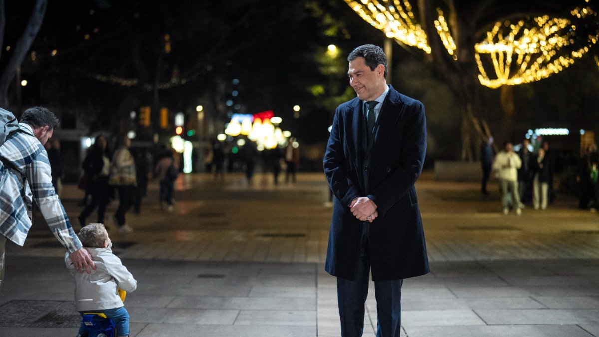 Juanma Moreno reivindica la moderación como “revolucionaria” en su mensaje de Nochevieja