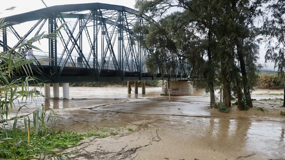 Ell río Guadalhorce a su paso por Cártama en una tromba del mes de diciembre.
