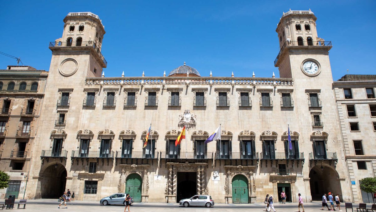 Imagen de la Plaza del Ayuntamiento de Alicante.
