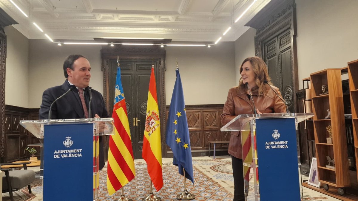 El presidente de la Generalitat Valenciana, Juanfran Pérez Llorca, y la alcaldesa de Valencia, María José Catalá