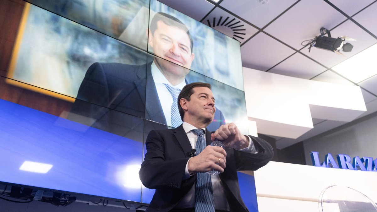 El presidente de la Junta de Castilla y León, Alfonso Fernández Mañueco, durante un desayuno informativo organizado por La Razón.