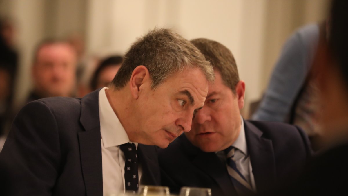 El expresidente del Gobierno José Luis Rodríguez Zapatero y el presidente de Castilla-La Mancha, Emiliano García-Page.