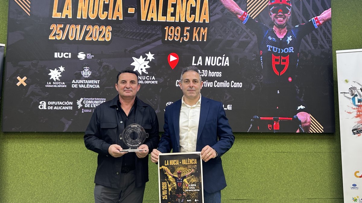 Presentación en La Nucía de la Classica Comunidad Valenciana con el alcalde Bernabé Cano y Rubén Donet, organizador de la prueba.
