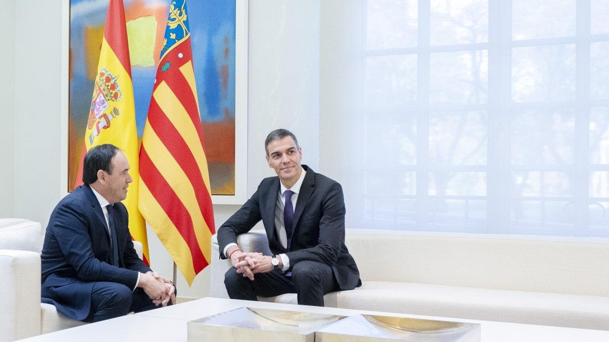 El presidente del Gobierno, Pedro Sánchez, y el president de la Generalitat, Juanfran Pérez Llorca