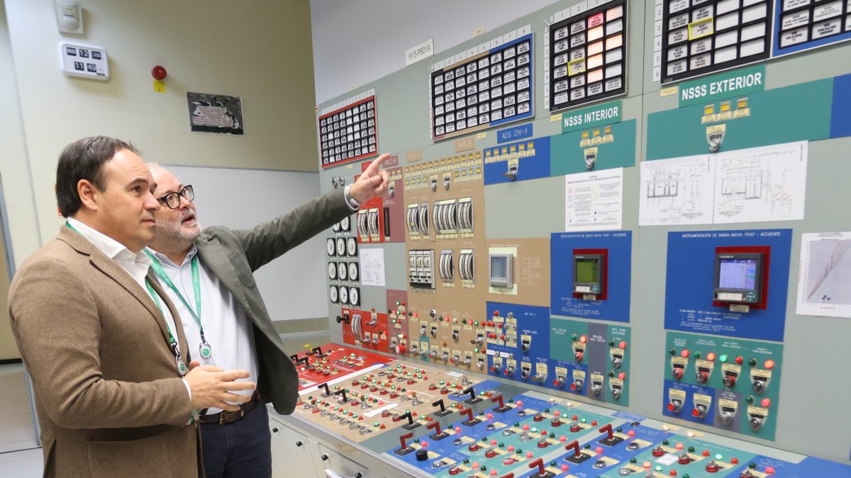 El president de la Generalitat, Juanfran Pérez Llorca, visita la central nuclear de Cofrentes