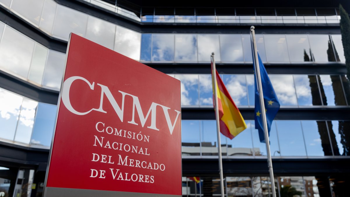 Exterior de la sede de la Comisión Nacional del Mercado de Valores (CNMV).
Eduardo Parra / Europa Press
22 NOVIEMBRE 2025