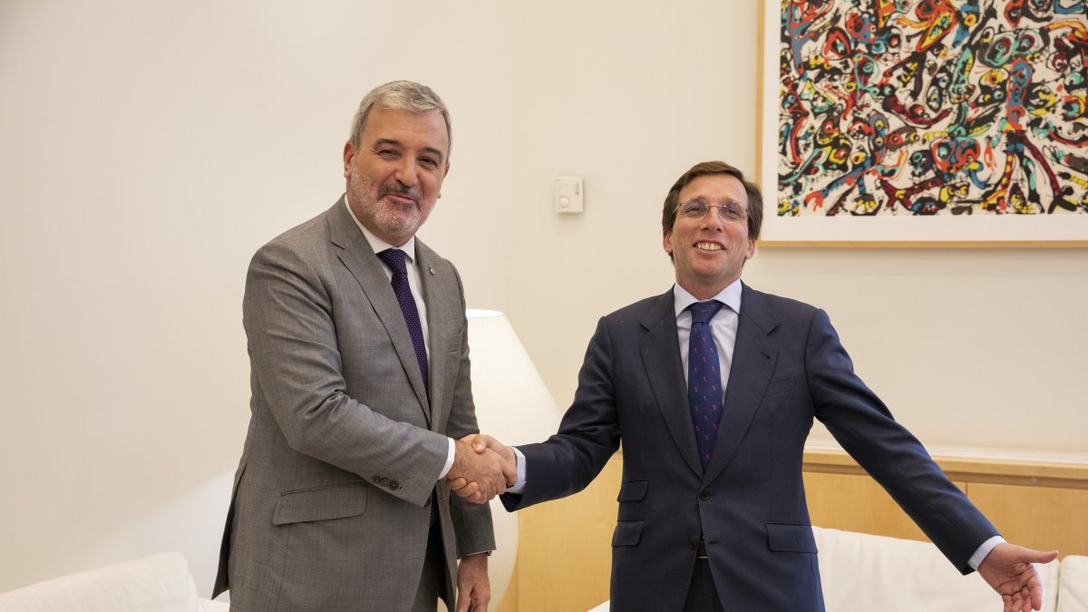 El alcalde de Madrid, José Luis Martínez-Almeida, y el de Barcelona, Jaume Collboni