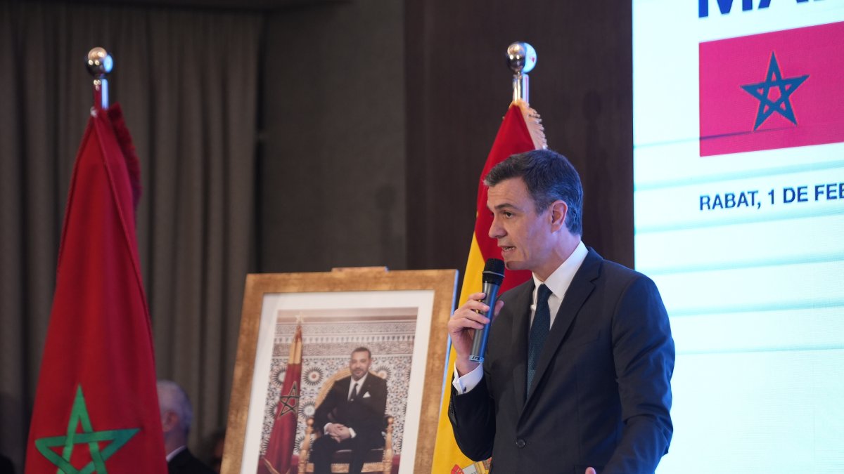 El presidente de Gobierno, Pedro Sánchez, interviene en el acto de clausura del Foro Empresarial España-Marruecos, que se celebra en el marco de la XII Reunión de Alto Nivel Marruecos-España, en el Rabat Marriott Hotel, en Rabat (Marruecos).