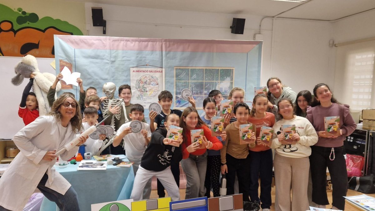 Los escolares de centros educativos de Albal participan en los talleres.