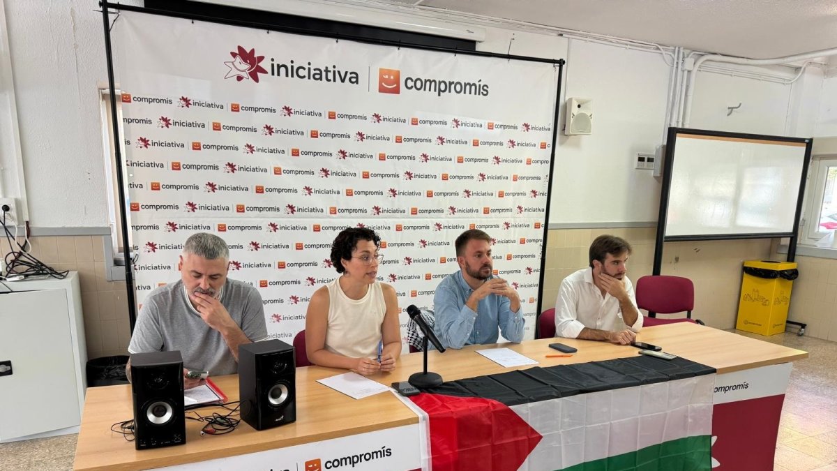 Mesa Nacional de Iniciativa-Compromís con sus portavoces, Aitana Mas y Alberto Ibáñez