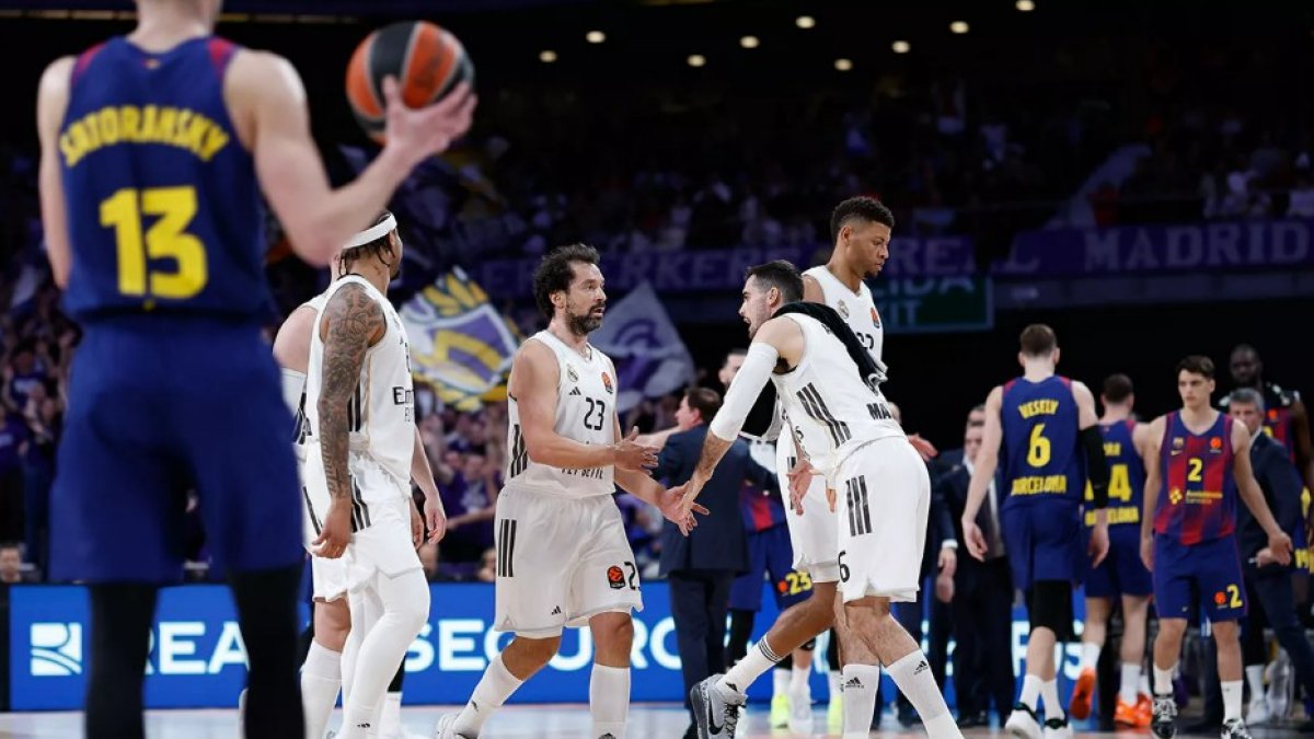 Real Madrid celebra su victoria ante el Barcelona