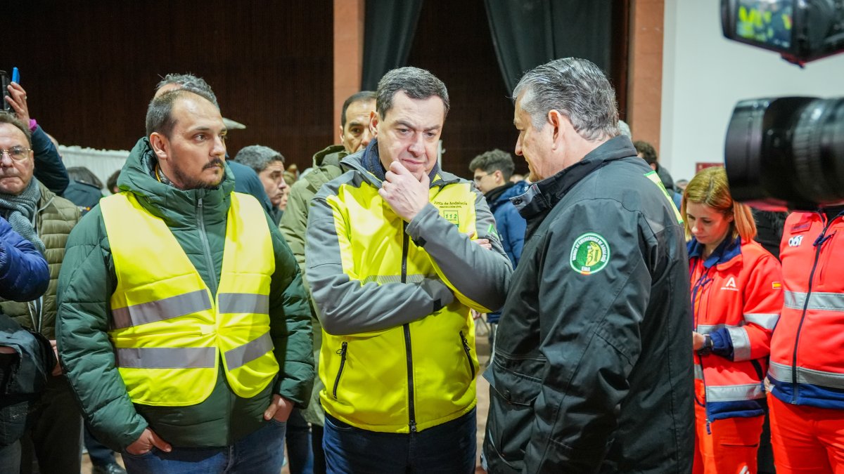 El presidente de la Junta de Andalucía, Juanma Moreno en Adamuz.