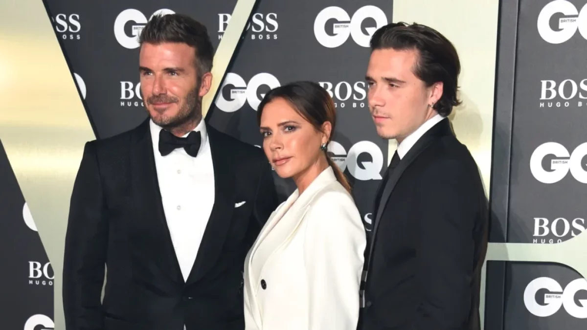 David, Victoria y Brooklyn Beckham.